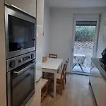 Quiet Room With Shared Kitchen Bathroom